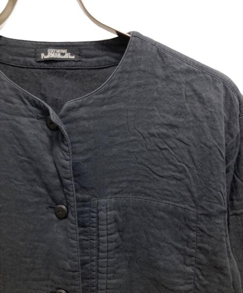 ISSEY MIYAKE PwRMANwNTw（イッセイミヤケ ペルマネンテ）ISSEY MIYAKE PwRMANwNTw (イッセイミヤケ ペルマネンテ) ノーカラーシャツジャケット ブラック サイズ:Mの古着・服飾アイテム