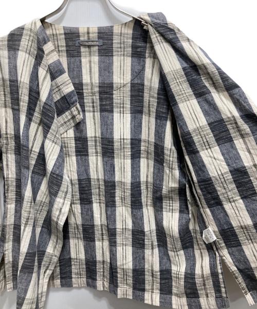 ISSEY MIYAKE（イッセイミヤケ）ISSEY MIYAKE (イッセイミヤケ) 筆タグ 変形デザイン総柄シャツ ベージュ サイズ:9の古着・服飾アイテム