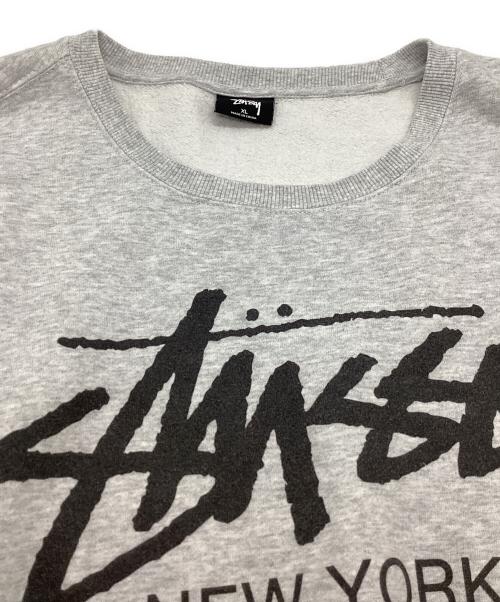 stussy（ステューシー）stussy (ステューシー) world tour print sweat グレー サイズ:XLの古着・服飾アイテム