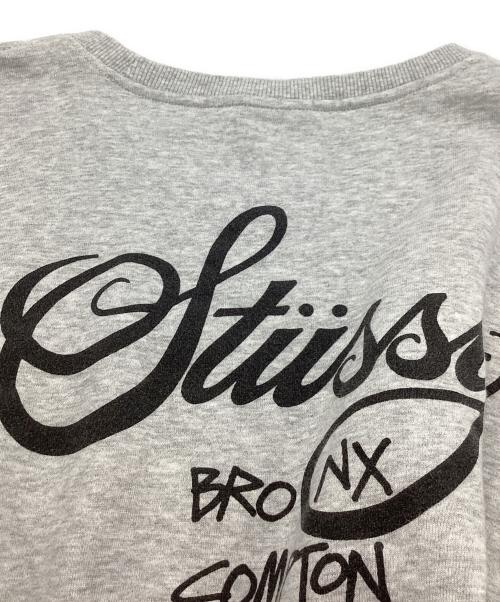 stussy（ステューシー）stussy (ステューシー) world tour print sweat グレー サイズ:XLの古着・服飾アイテム
