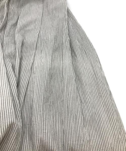 Mademoiselle NON NON（マドモアゼルノンノン）Mademoiselle NON NON (マドモアゼルノンノン) シアサッカーフレアスカート グレー サイズ:40 未使用品の古着・服飾アイテム