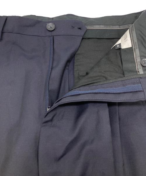 VALENTINO（ヴァレンティノ）VALENTINO (ヴァレンティノ) タックパンツ ネイビー サイズ:46の古着・服飾アイテム