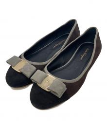 Salvatore Ferragamo（サルヴァトーレ フェラガモ）の古着「ヴァリナフラットパンプス」｜ブラウン