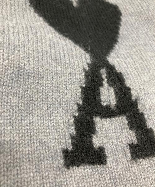 AMI Alexandre Mattiussi（アミアレクサンドルマテュッシ）AMI Alexandre Mattiussi (アミアレクサンドルマテュッシ) ロゴクルーネックニット グレー サイズ:-の古着・服飾アイテム