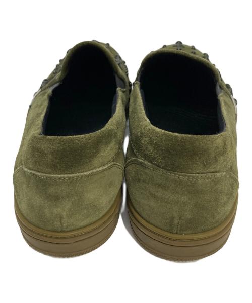 JIMMY CHOO（ジミーチュウ）JIMMY CHOO (ジミーチュウ) スタッズスリッポン カーキ サイズ:44の古着・服飾アイテム