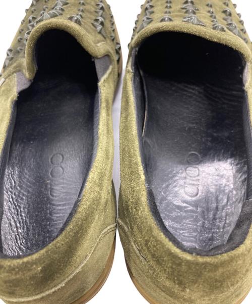 JIMMY CHOO（ジミーチュウ）JIMMY CHOO (ジミーチュウ) スタッズスリッポン カーキ サイズ:44の古着・服飾アイテム