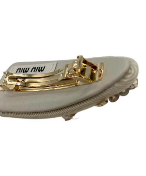 MIU MIU（ミュウミュウ）MIU MIU (ミュウミュウ) 刺繍ギャバジン ヘアクリップ バレッタ アイボリーの古着・服飾アイテム