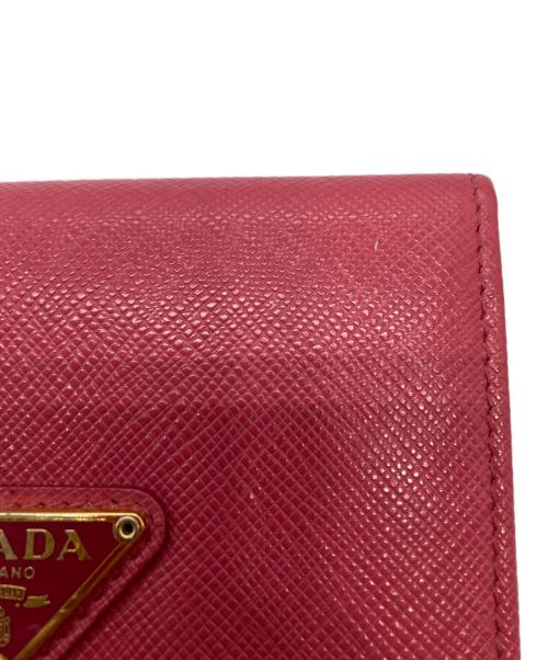 PRADA（プラダ）PRADA (プラダ) カードケース/SAFFIANO TRIANGLE ピンクの古着・服飾アイテム