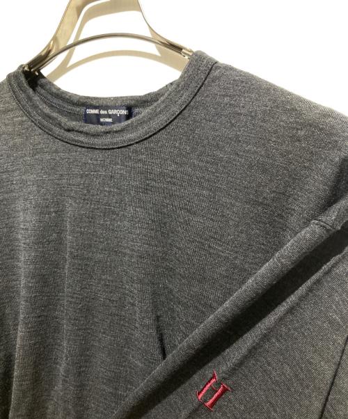 COMME des GARCONS HOMME（コムデギャルソン オム）COMME des GARCONS HOMME (コムデギャルソン オム) AD2008 肩Hロゴクルーネックニット グレー サイズ:SSの古着・服飾アイテム