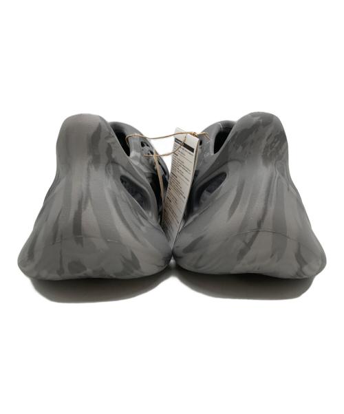 adidas（アディダス）adidas (アディダス) YZY FOAM RNR/フォームランナー グレー サイズ:26.5 未使用品の古着・服飾アイテム