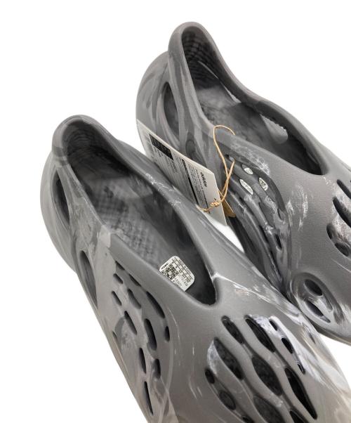 adidas（アディダス）adidas (アディダス) YZY FOAM RNR/フォームランナー グレー サイズ:26.5 未使用品の古着・服飾アイテム