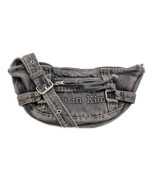 Matin Kim（マーティン・キム）matin kim (マーティン・キム) WASHED DENIM MINI HOBO BAG グレーの古着・服飾アイテム