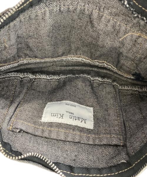 Matin Kim（マーティン・キム）matin kim (マーティン・キム) WASHED DENIM MINI HOBO BAG グレーの古着・服飾アイテム