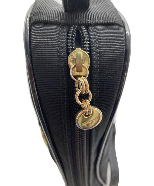 Salvatore Ferragamo（サルヴァトーレ フェラガモ）Salvatore Ferragamo (サルヴァトーレ フェラガモ) エナメル切替ショルダーバッグ ブラックの古着・服飾アイテム