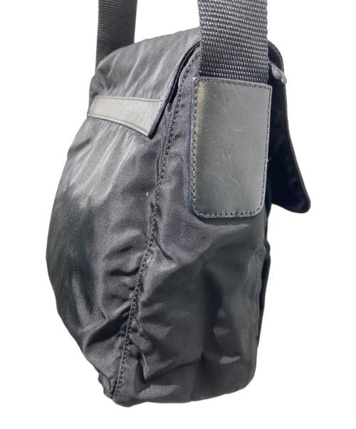 PRADA（プラダ）PRADA (プラダ) 三角プレートナイロンショルダーバッグ ブラックの古着・服飾アイテム