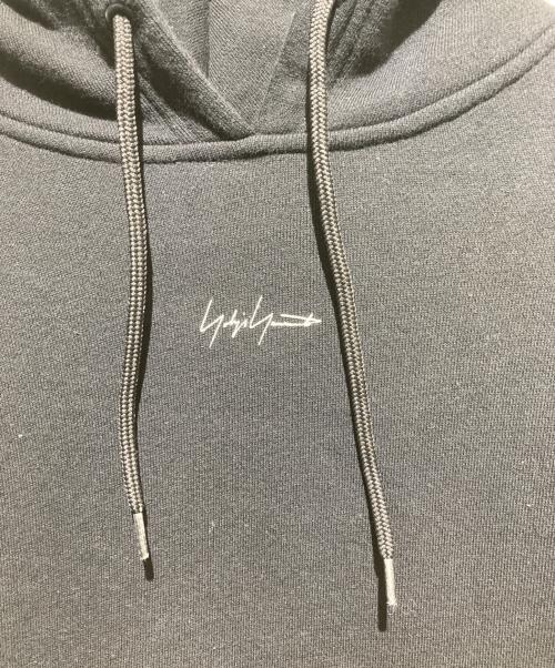 New Era（ニューエラ）New Era (ニューエラ) Yohji Yamamoto pour homme (ヨウジヤマモト プールオム) コラボロゴパーカー ブラック サイズ:Mの古着・服飾アイテム