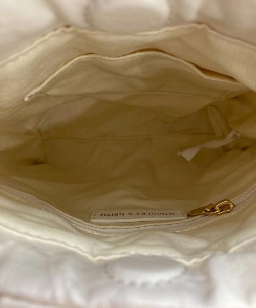 CHARLES & KEITH（チャールズアンドキース）CHARLES & KEITH (チャールズアンドキース) ドゥオブレードチェーンハンドルホーボーバッグ アイボリーの古着・服飾アイテム