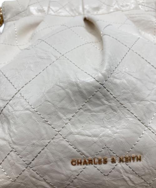 CHARLES & KEITH（チャールズアンドキース）CHARLES & KEITH (チャールズアンドキース) ドゥオブレードチェーンハンドルホーボーバッグ アイボリーの古着・服飾アイテム