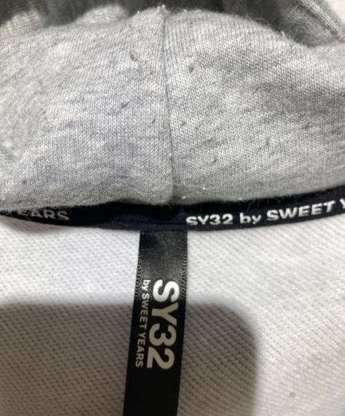 sy32 by sweet years（エスワイサーティトゥバイスィートイヤーズ）SY32 by SWEET YEARS (エスワイサーティトゥバイスィートイヤーズ) SERIF LOGO フード付き フーディ グレー サイズ:Sの古着・服飾アイテム