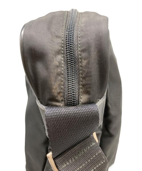 PRADA（プラダ）PRADA (プラダ) 三角ロゴプレートエクエアショルダーバッグ ブラックの古着・服飾アイテム