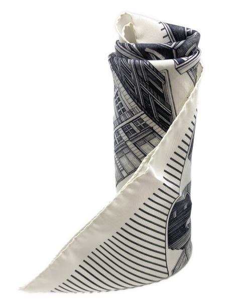 AMI PARIS（アミ パリス）AMI PARIS (アミ パリス) PLACE DES VICTOIRES シルクスカーフ ホワイトの古着・服飾アイテム