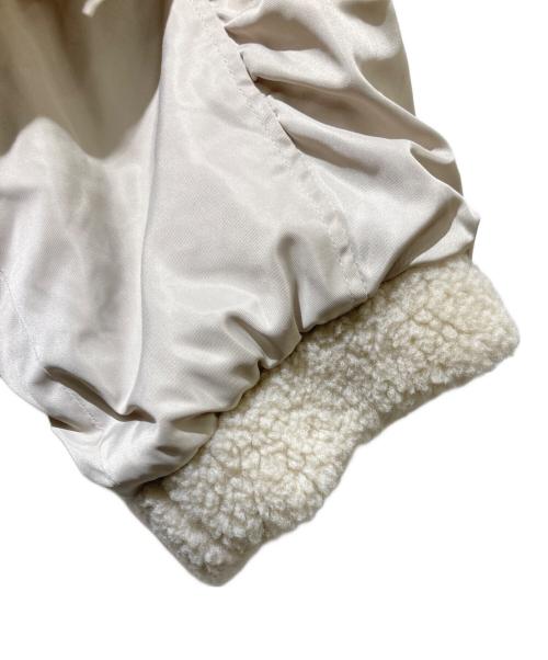 L helbie（レルビエ）L helbie (レルビエ) MA-1スリーブビッグフードブルゾン アイボリー サイズ:M 未使用品の古着・服飾アイテム