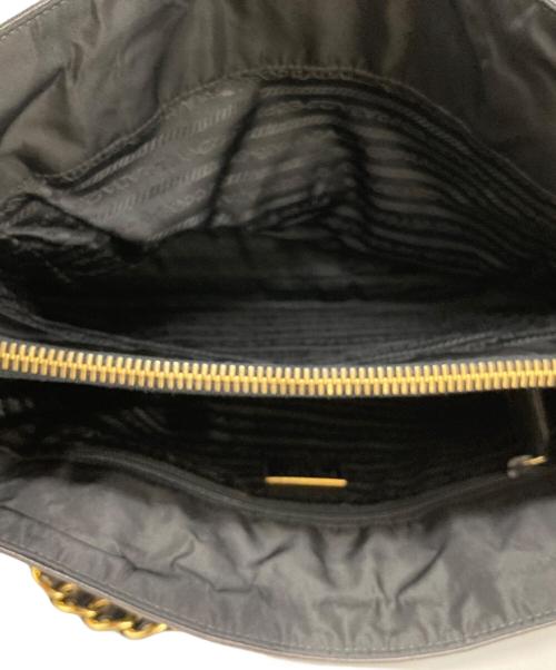 PRADA（プラダ）PRADA (プラダ) ロゴモチーフチェーントートバッグ ブラックの古着・服飾アイテム