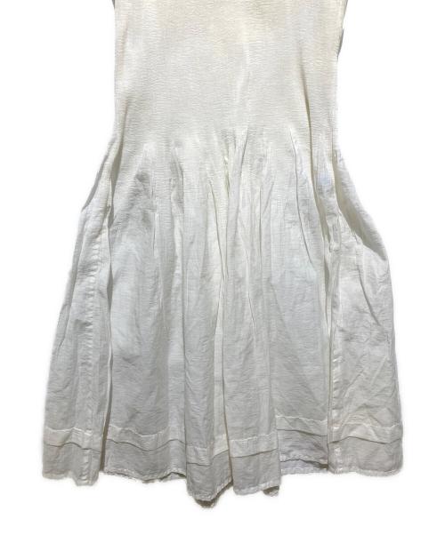 ISSEY MIYAKE me（イッセイ ミヤケ ミー）ISSEY MIYAKE me (イッセイ ミヤケ ミー) プリーツ切替ノースリーブワンピース アイボリー サイズ:-の古着・服飾アイテム