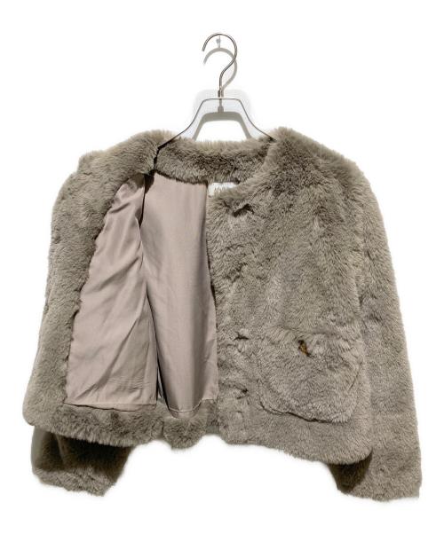 Mila Owen（ミラオーウェン）Mila Owen (ミラオーウェン) 金ボタンクロップドファージャケット グレージュ サイズ:1の古着・服飾アイテム