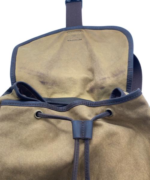 Barbour（バブアー）Barbour (バブアー) オイルドレザー切替キャンバスリュック ベージュの古着・服飾アイテム