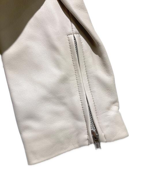FRAY ID（フレイ アイディー）FRAY ID (フレイ アイディー) レザーライダースジャケット アイボリーの古着・服飾アイテム