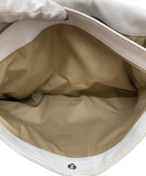 CELINE（セリーヌ）CELINE (セリーヌ) リングデザインショルダーバッグ ホワイトの古着・服飾アイテム