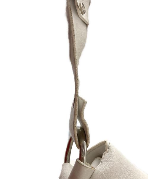 CELINE（セリーヌ）CELINE (セリーヌ) リングデザインショルダーバッグ ホワイトの古着・服飾アイテム