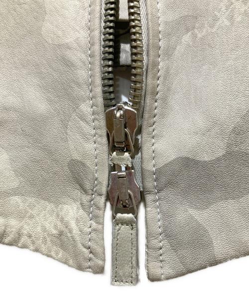 EMPORIO ARMANI（エンポリオ アルマーニ）EMPORIO ARMANI (エンポリオ アルマーニ) カモフラレザージャケット グレー サイズ:46の古着・服飾アイテム