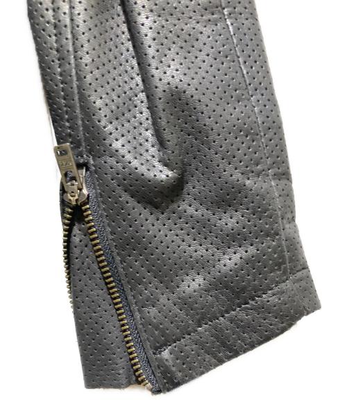 L.G.B（ルグランブルー）L.G.B (ルグランブルー) パンチングレザーナポレオンジャケット/CAVALRY 3/4 ブラックの古着・服飾アイテム