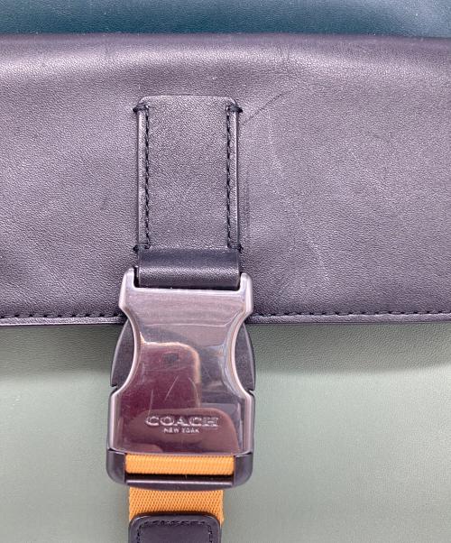 COACH（コーチ）COACH (コーチ) ボディーバッグ/トラック パック カラーブロック ウィズ コーチ パッチの古着・服飾アイテム