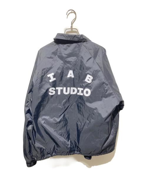 IAB STUDIO（アイエービースタジオ）iab studio (アイエービースタジオ) コーチジャケット ブラック サイズ:Mの古着・服飾アイテム
