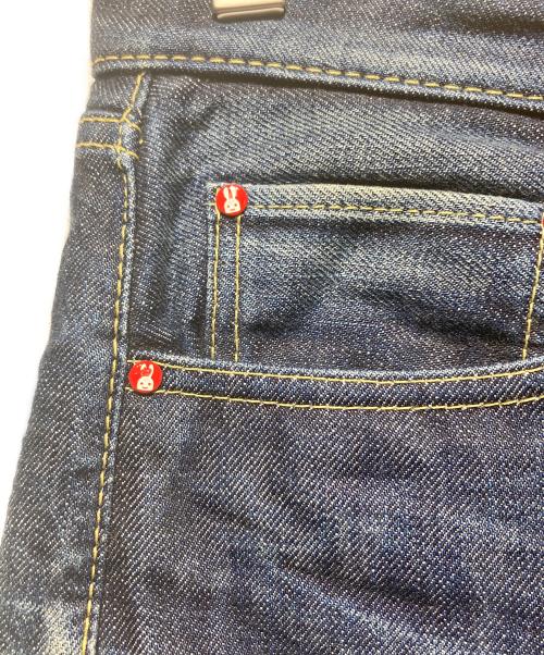 CUNE（キューン）CUNE (キューン) ２連うさぎ色落ち加工デニムパンツ インディゴ サイズ:34の古着・服飾アイテム