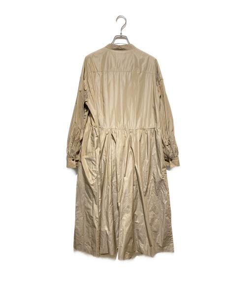 ADORE（アドーア）ADORE (アドーア) シュリンクライトタフタワンピース ベージュ サイズ:38の古着・服飾アイテム