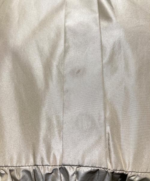 ADORE（アドーア）ADORE (アドーア) シュリンクライトタフタワンピース ベージュ サイズ:38の古着・服飾アイテム
