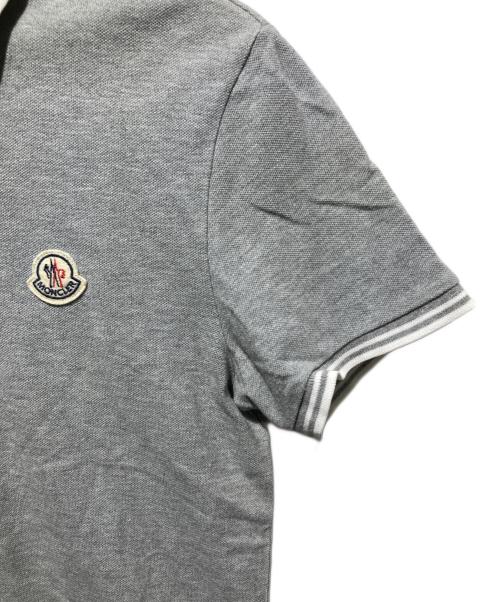 MONCLER（モンクレール）MONCLER (モンクレール) MAGLIA POLO MANICA CORTA/ポロシャツ グレー サイズ:Mの古着・服飾アイテム