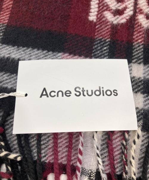 Acne studios（アクネ ストゥディオズ）ACNE STUDIOS (アクネ ストゥディオズ) 3Dロゴ大判マフラー グレー×レッド 未使用品の古着・服飾アイテム
