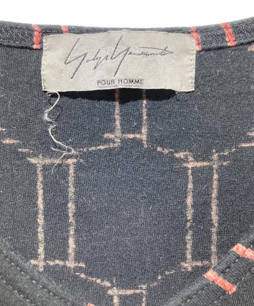 Yohji Yamamoto pour homme（ヨウジヤマモト プールオム）Yohji Yamamoto pour homme (ヨウジヤマモト プールオム) 総柄Vネックｔシャツ ブラック サイズ:3の古着・服飾アイテム