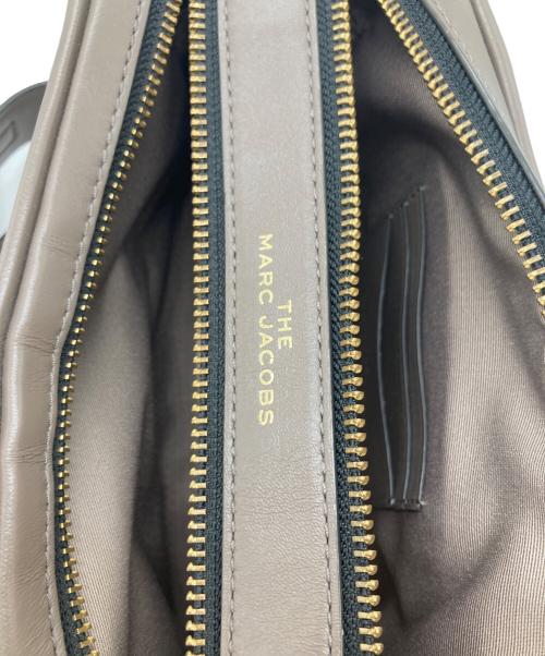 MARC JACOBS（マークジェイコブス）MARC JACOBS (マークジェイコブス) ロームソイル ザ キルテッド ソフトショット グレージュの古着・服飾アイテム