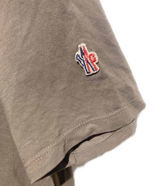 MONCLER（モンクレール）MONCLER (モンクレール) 袖ワッペンポケットtシャツ ブラウン サイズ:ＸＳの古着・服飾アイテム