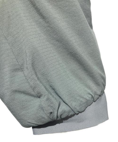 ARC'TERYX（アークテリクス）ARC'TERYX (アークテリクス) ATOM AR HOODY/中綿ジャケット グレー サイズ:Sの古着・服飾アイテム