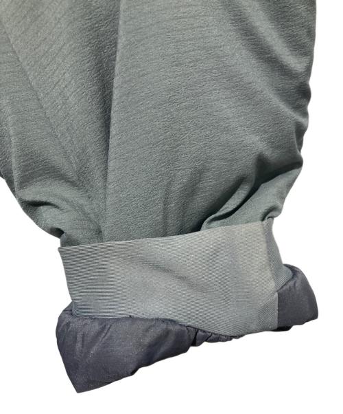 ARC'TERYX（アークテリクス）ARC'TERYX (アークテリクス) ATOM AR HOODY/中綿ジャケット グレー サイズ:Sの古着・服飾アイテム