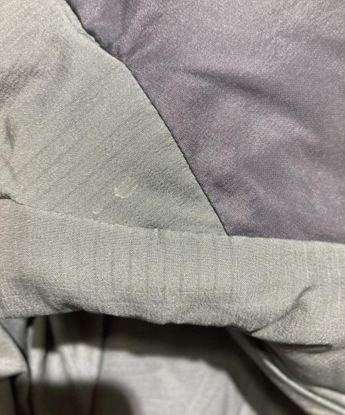 ARC'TERYX（アークテリクス）ARC'TERYX (アークテリクス) ATOM AR HOODY/中綿ジャケット グレー サイズ:Sの古着・服飾アイテム