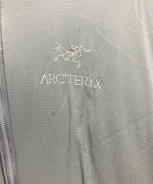 ARC'TERYX（アークテリクス）ARC'TERYX (アークテリクス) ATOM AR HOODY/中綿ジャケット グレー サイズ:Sの古着・服飾アイテム