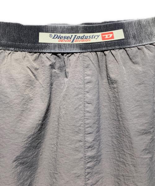 DIESEL（ディーゼル）DIESEL (ディーゼル) ナイロンジョガーカーゴパンツ グレー サイズ:40 未使用品の古着・服飾アイテム